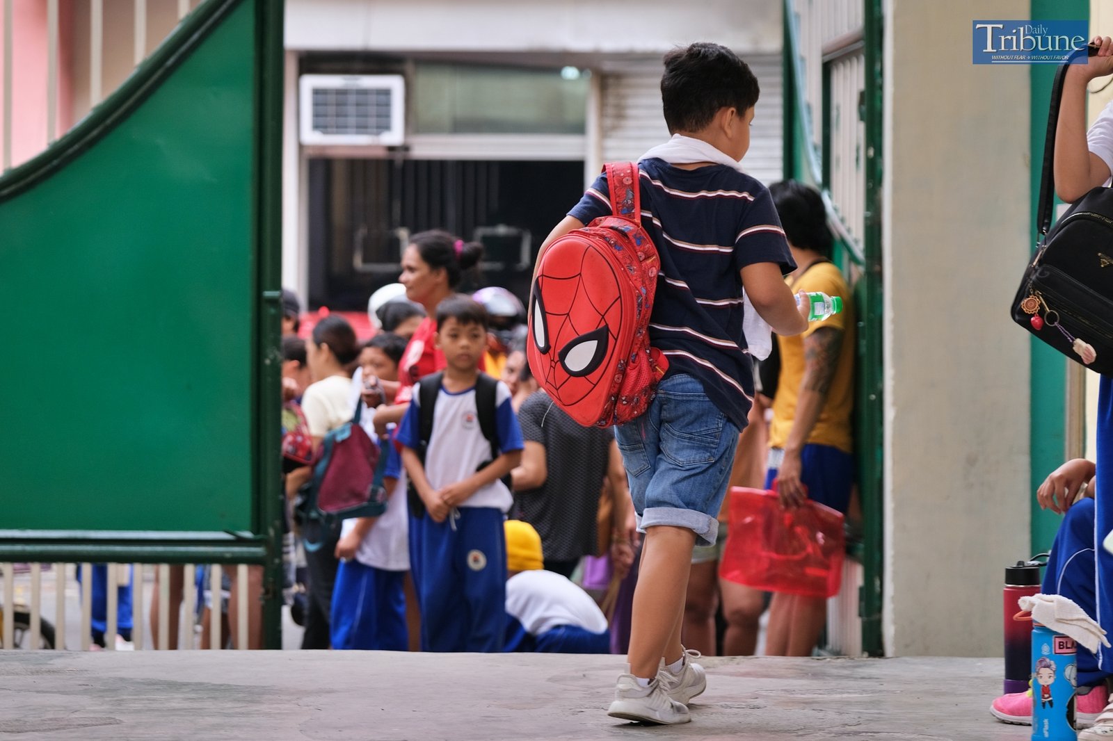 TRIBUNE-backtoschool-scenes